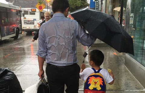 由「达康书记车贴」和「雨伞爸爸照片」引发的IP事件