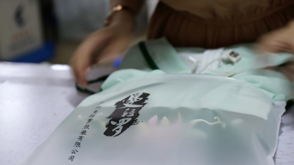 东北汉子每月花8万设计古风连衣裙  阿里原创保护让“汉风唐韵”再现