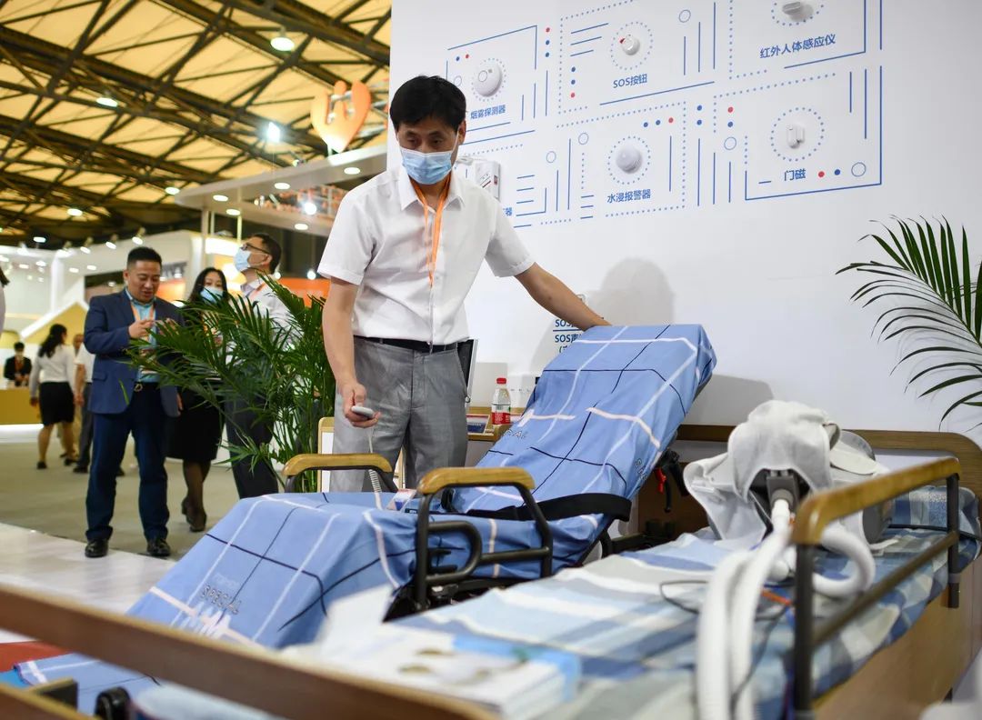 养老展上的这些“黑科技”，让我一个年轻人开始憧憬老年生活了...